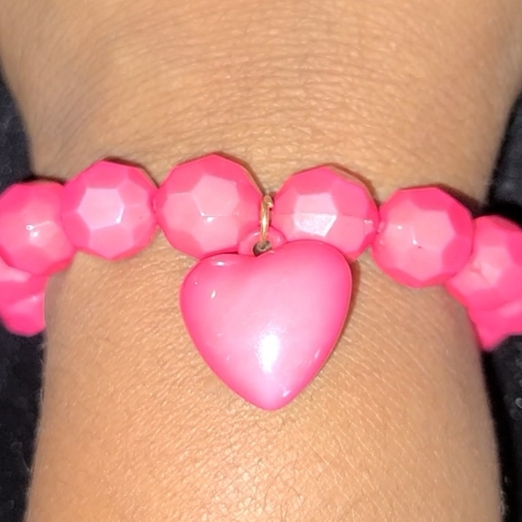 L&L -Hot Pink Bracelet with Dangling ❤️ Heart Charm NWOT - Picture 3 of 4